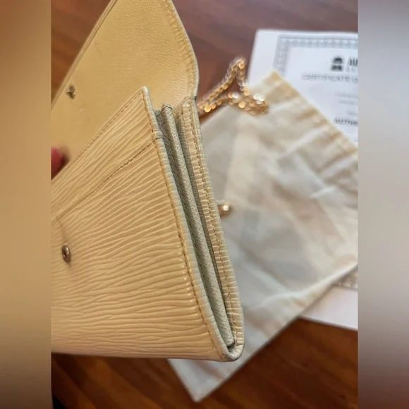 Louis Vuitton Cream and Gold Wallet with Chain Strap Eli Sarah - Picture 9 of 16
